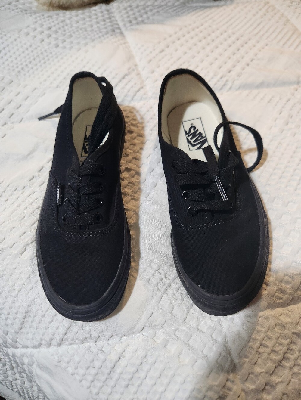 New Vans Black Low-Top Canvas Sneakers Sz 2